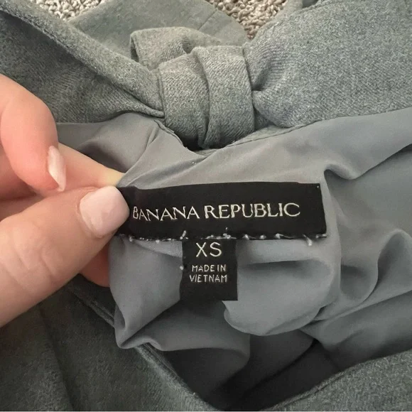 {Banana Republic} Grey Bow Back Short Sleeve Top - Picture 6 of 6
